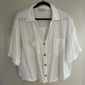 NWOT - Zara cropped lightweight button front shirt